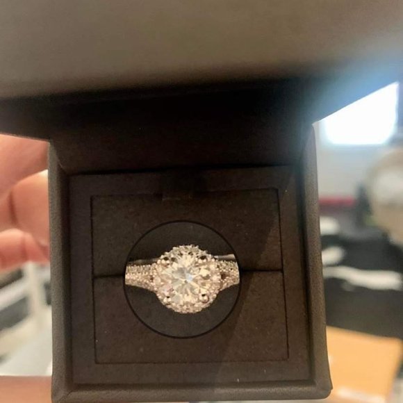 Vera Wang Engagement Ring .7 TW - Picture 1 of 3